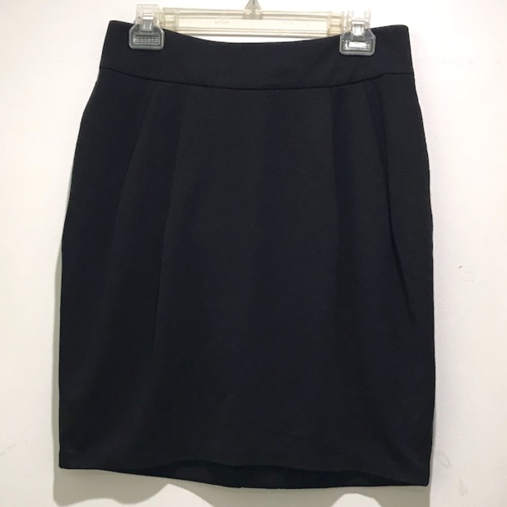 NWOT Versatile Daisy Fuentes Black Skirt w/ Pocket